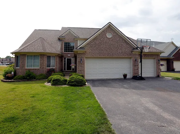 807 War Bonnet Dr, Tecumseh, MI 49286
