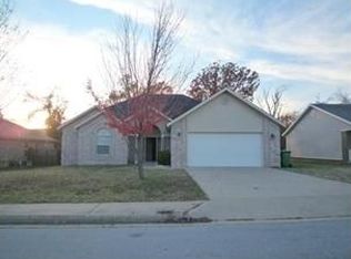 2404 S 14th St, Rogers, AR 72758