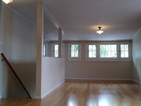 3rd image of 1411 1/2 Cabrillo Ave