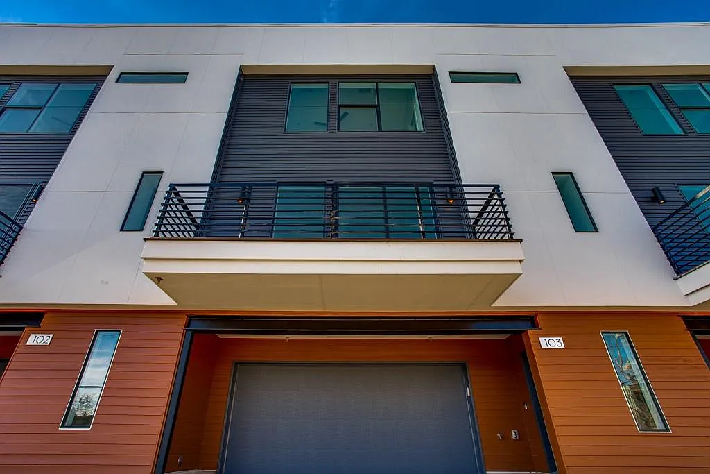 2 bed, 2.5 bath, 1613 sqft, $3,400 — Photo 2