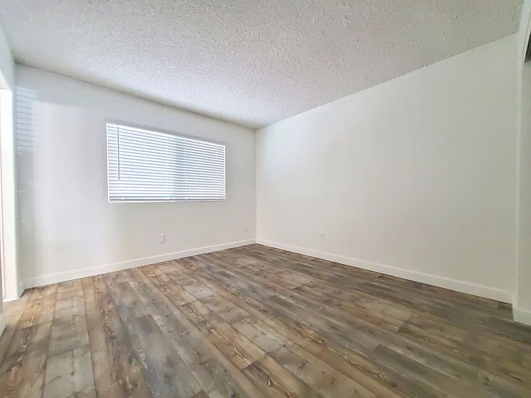 4221 4th Ave — Photo 8