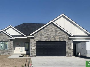9500 Green Valley Ln, Lincoln, NE 68516
