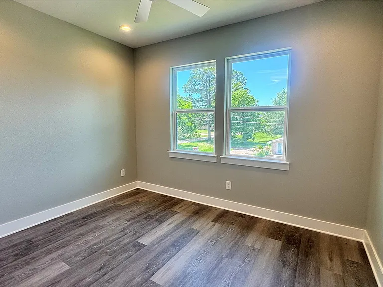 737 Ebenezer Ln — Photo 26