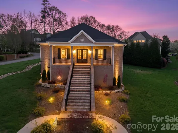 444 19th Avenue Cir NW, Hickory, NC 28601