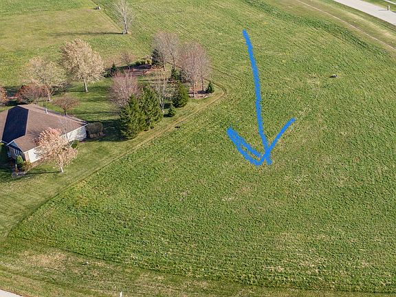 3rd image of 965 Fox Trail Ln