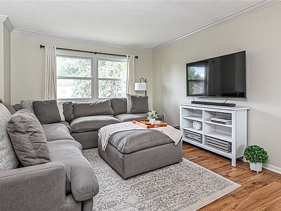 3rd image of 107 Buttercup Dr