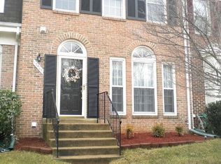 13405 Foxhole Dr, Fairfax, VA