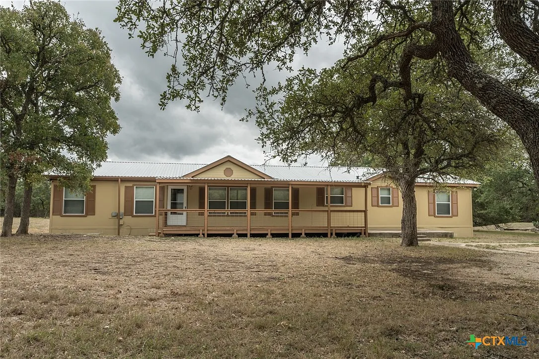 3 bed, 2.0 bath, 2128 sqft, $2,100 — Photo 3