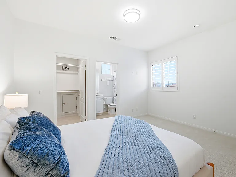 37 Roycroft — Photo 14