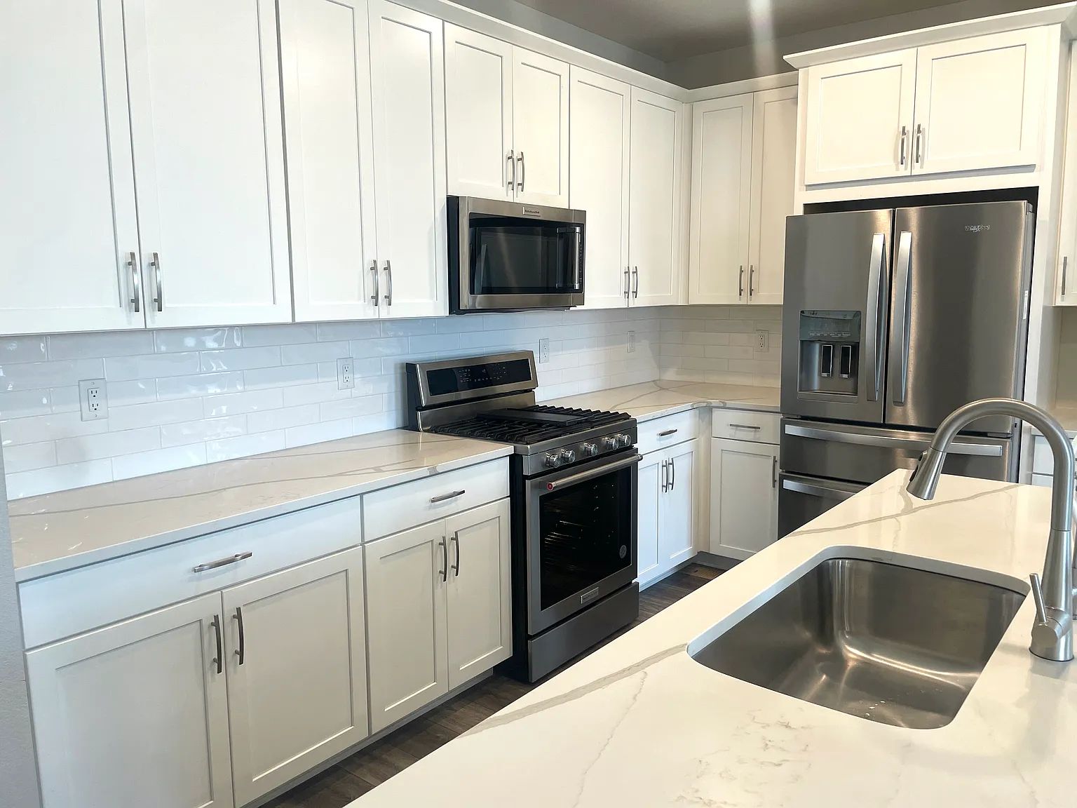 4 bed, 3742 sqft, $3,600 — Photo 3