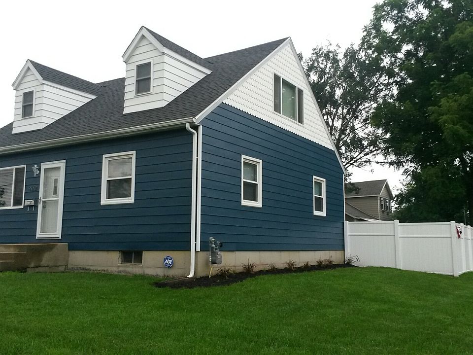 1st image of 902 Center St