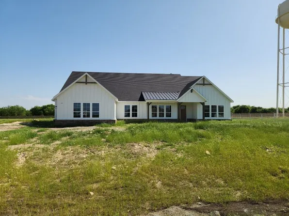 12213 Crystal Dr, Krum, TX 76249