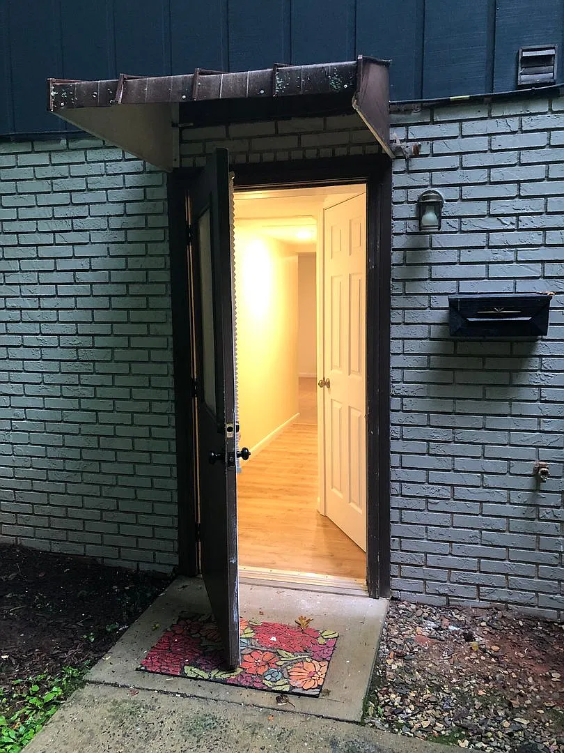 1/1 Downstairs apartment — Photo 1
