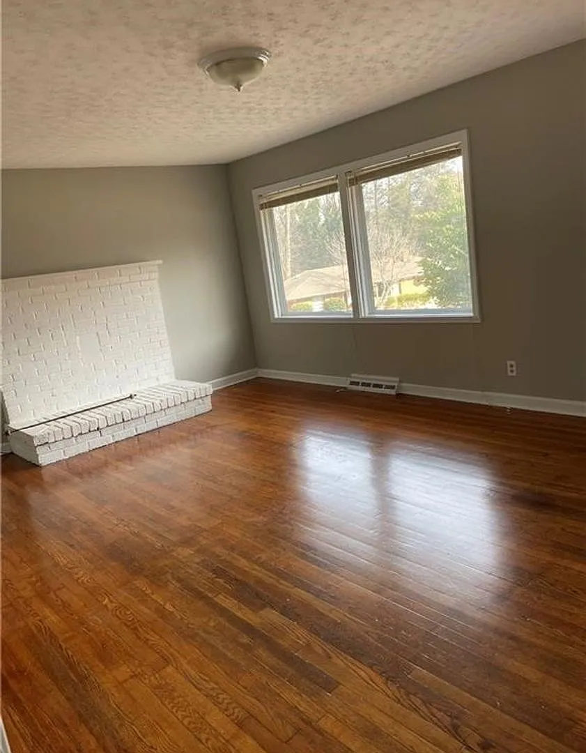 3/1 Home for Rent — Photo 2