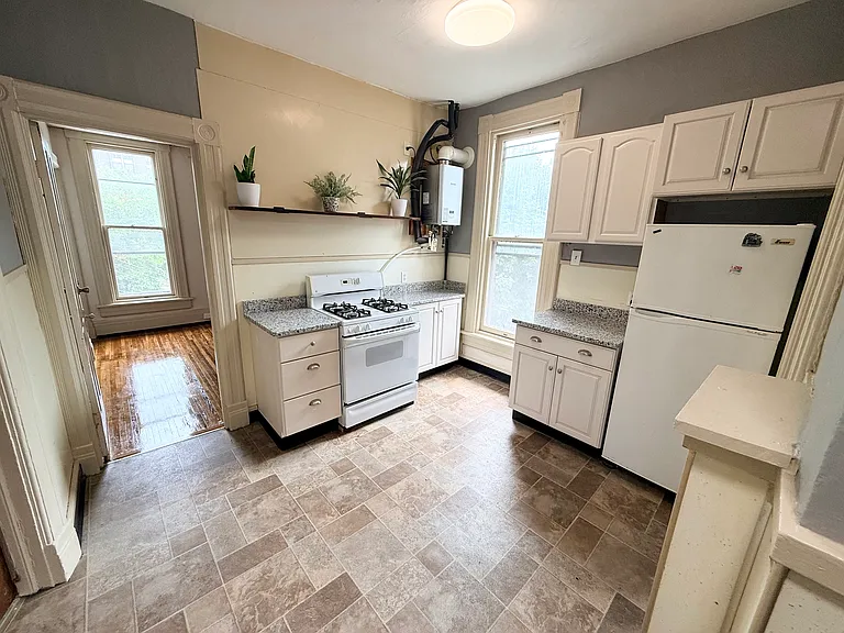 625 Niagara St #3 — Photo 2