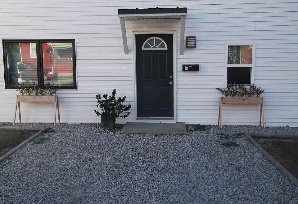 1st image of 654 Oak St #A