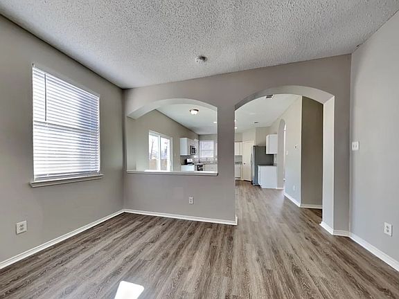 5th image of 517 Chancellor Dr