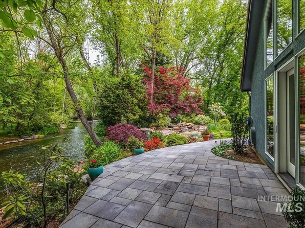 9364 W Pebble Brook Ln, Boise, ID 83714