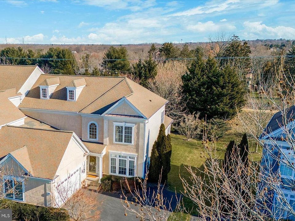 1st image of 371 Primrose Dr