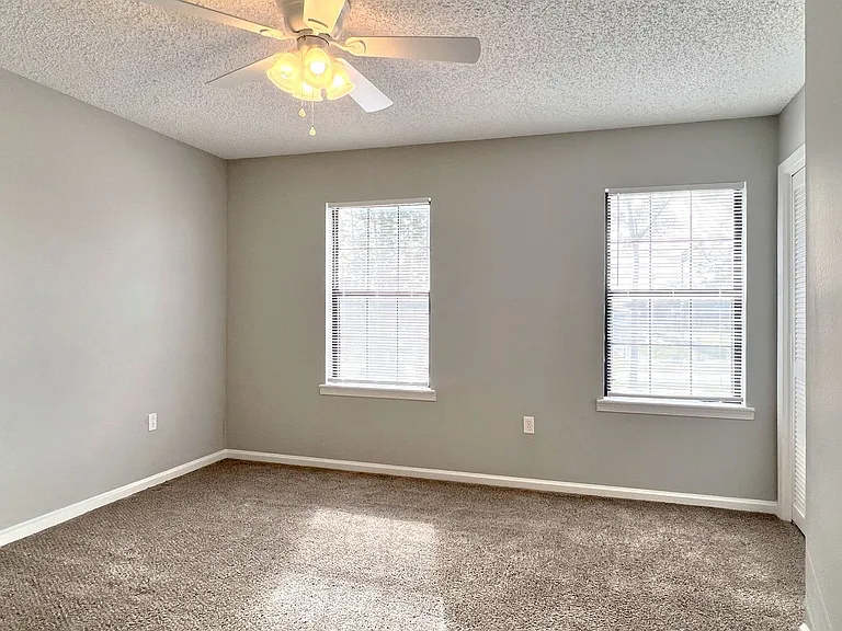 1870 Avenue Q SW — Photo 11