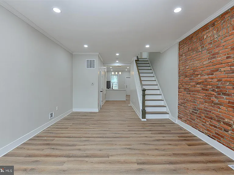 420 E 28th St — Photo 3