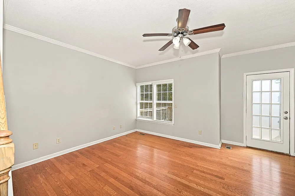4 bed, 2.5 bath, 2107 sqft, $2,580 — Photo 3