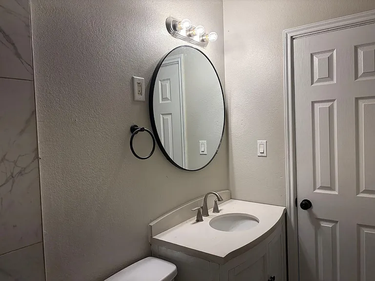 5406 Lyndhurst Dr — Photo 17