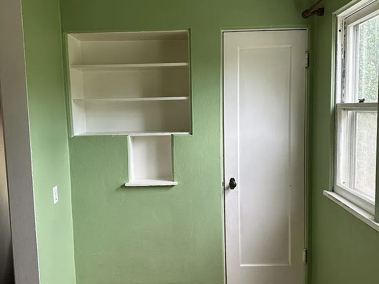 1005 NE D St — Photo 11