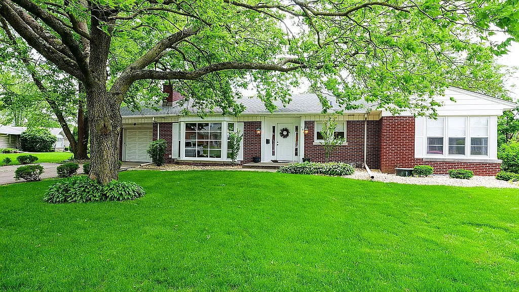 705 Lois Pl photo 1