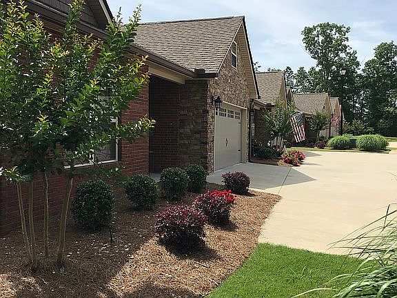 3rd image of 325 Garden Ter