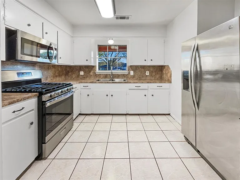 3911 Pine Meadow Ln — Photo 5