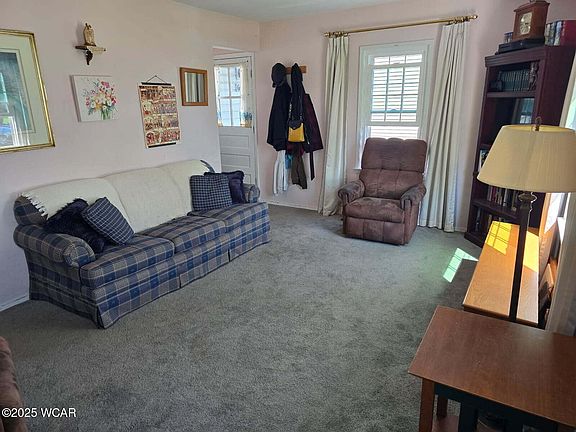 3rd image of 664 Cortlandt Ave