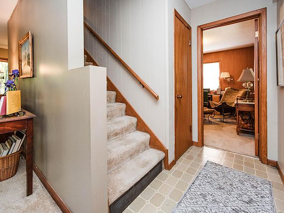 4th image of 1583 E Shore Dr