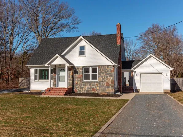 4584 Middle Country Road, Calverton, NY 11933