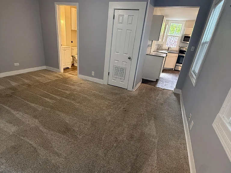 916 Schiller Ct — Photo 5