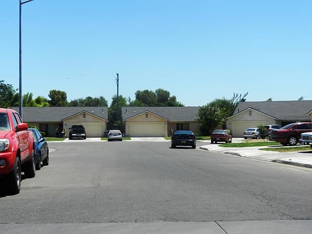 2nd image of 3935 E Pine Ave