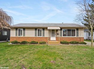 1117 State St, Algonac, MI 48001