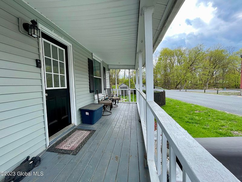 3rd image of 131 Clizbe Avenue