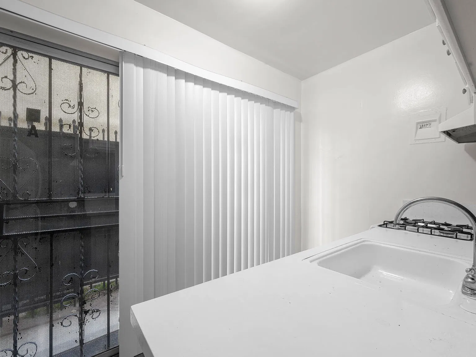 5326 La Mirada Ave — Photo 3