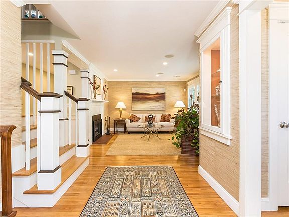 4th image of 74 Rockland St