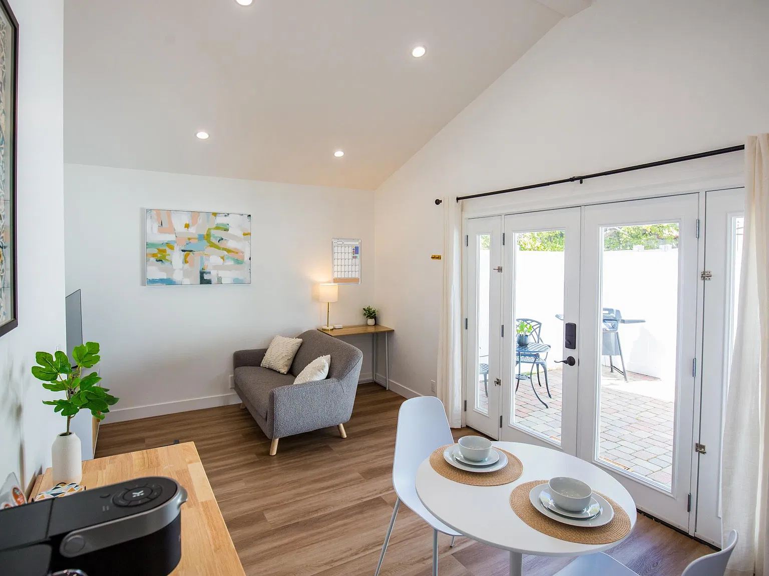 1 bed, 400 sqft, $2,500 — Photo 1