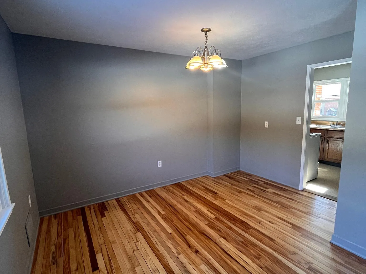 2 bed, 900 sqft, $895 — Photo 2