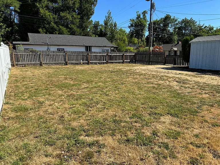 1606 Ash Ave — Photo 24