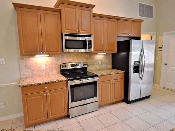 4th image of 621 Quail Lake Dr