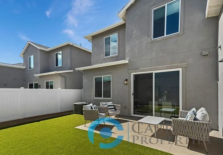 1662 Neptune Ave — Photo 2
