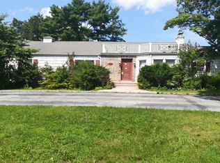 11 Gilbert Rd E, Great Neck, NY 11024