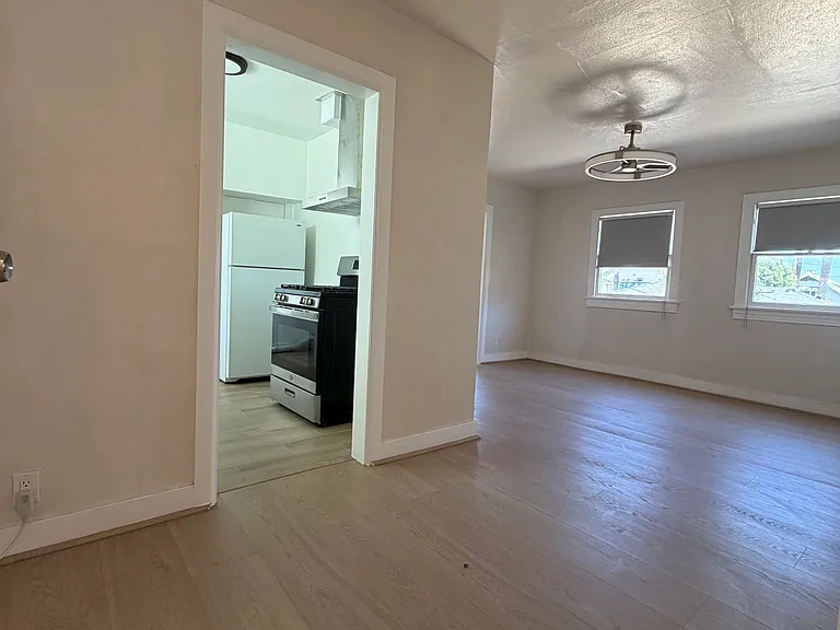 37 N Greenwood Ave — Photo 1