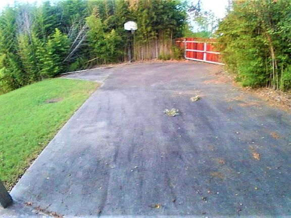 5th image of 413 Thompson Heights Dr