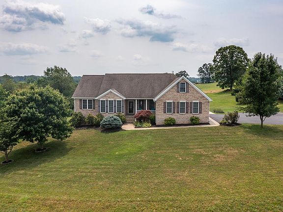 3rd image of 72 Guernsey Ln