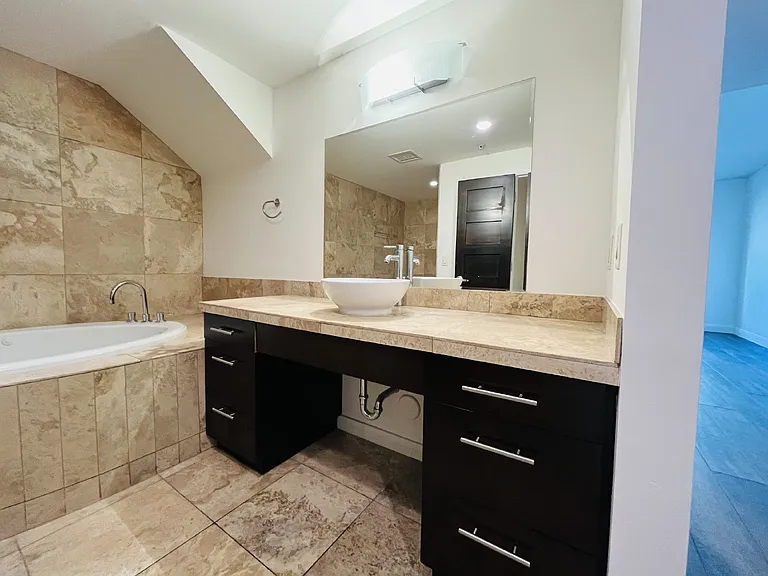 215 E McKinley St #402 — Photo 13
